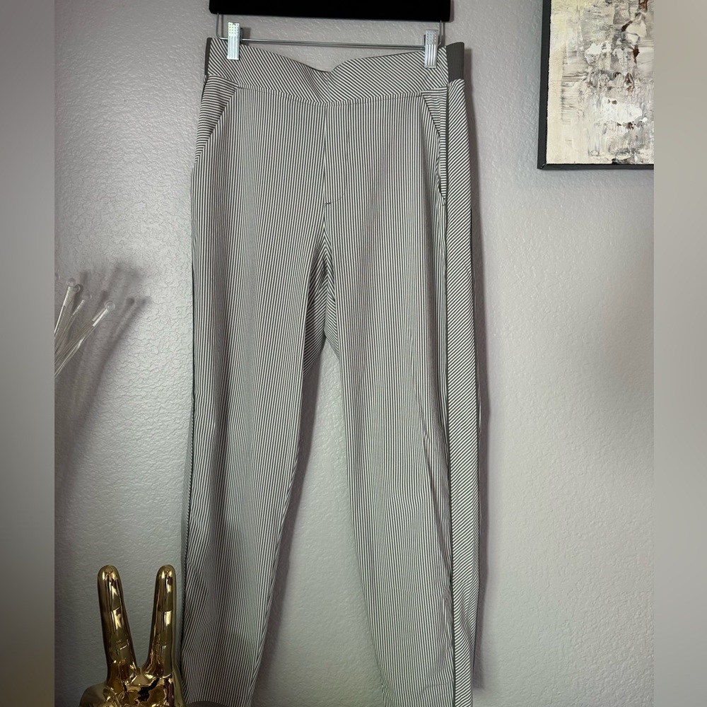Athleta Casual Slacks. Stretch Fabric. Elastic Back Waist. Zip Back Pockets S-8.